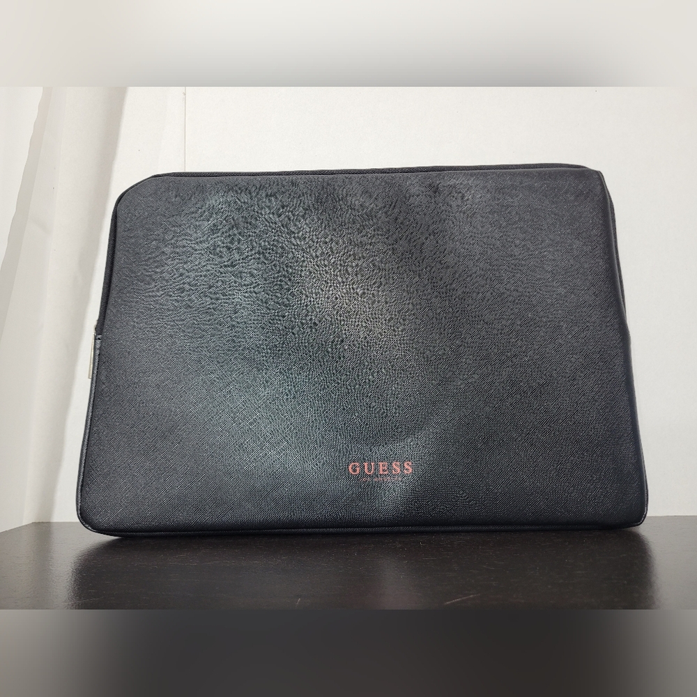 GUESS Los Angeles Black Laptop Zipper Case – Sleek Protective Sleeve for 14"